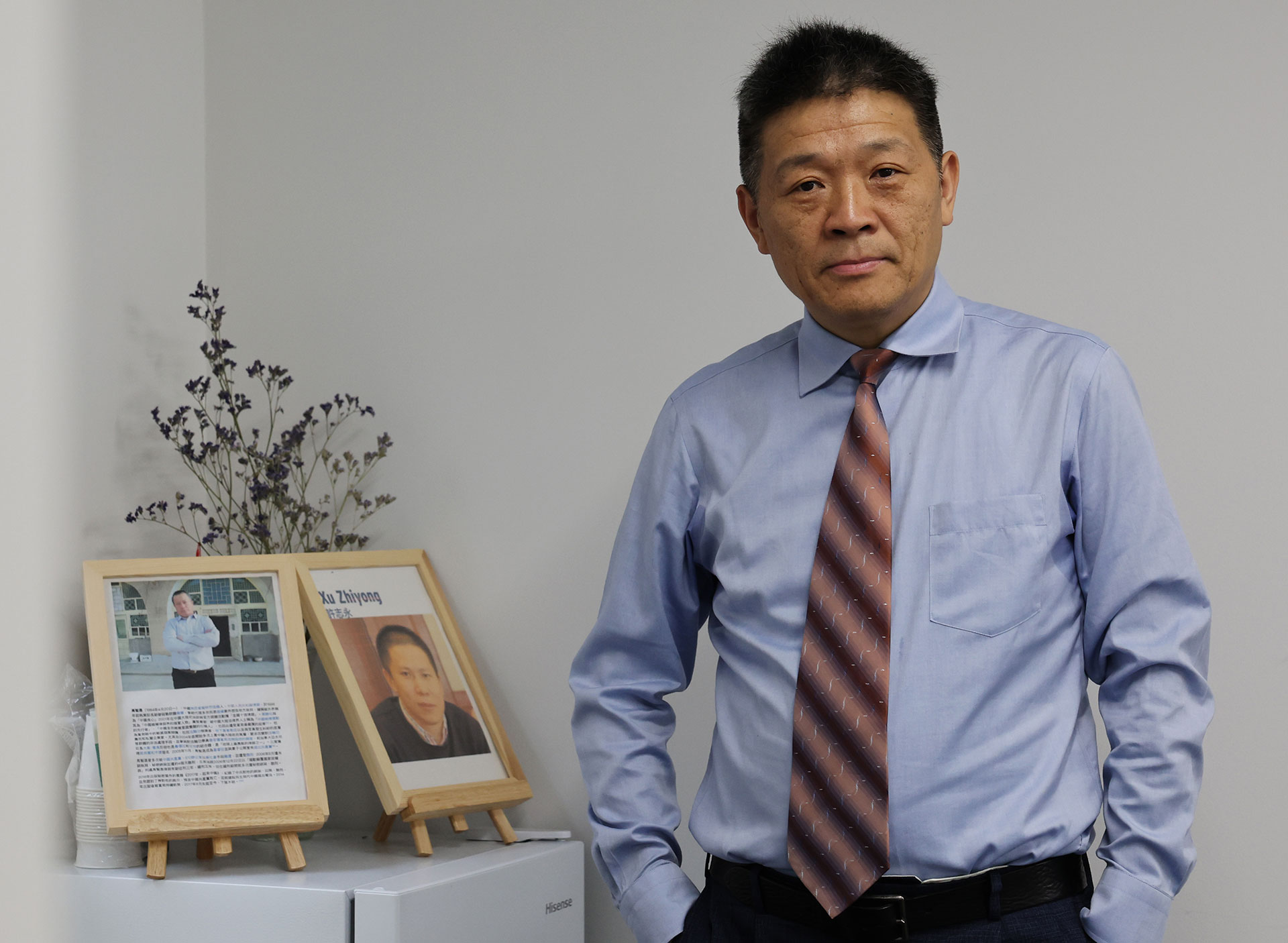 中国律师李金星组建了代表孙大午出庭的律师团队。李金星是中国顶级刑事辩护律师之一，他在东京的办公室与中国著名人权律师高智晟和许志永合影。REUTERS/Kim Kyung-Hoon